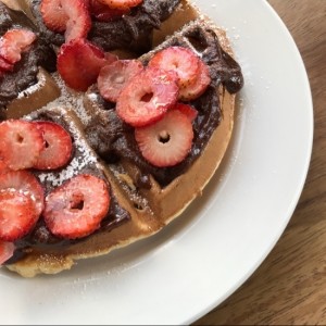 waffle con nuttela y fresas