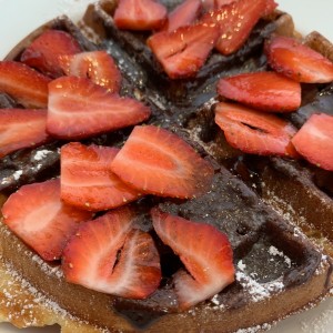 waffles con nutela y fresas