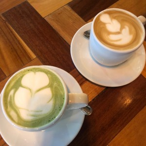 Matcha latte y cappucino