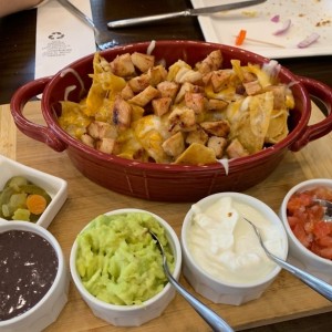 Nachos de queso con pollo