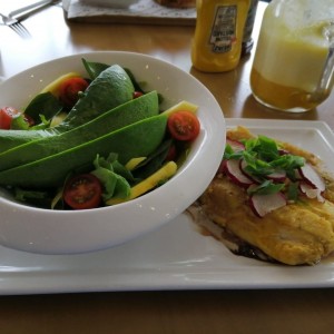 Salmon y ensalada