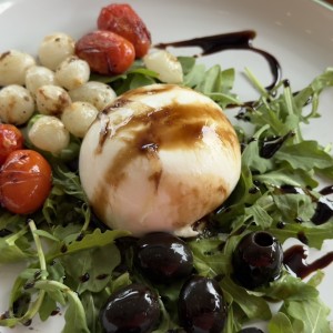 Entradas - Burrata Caprese