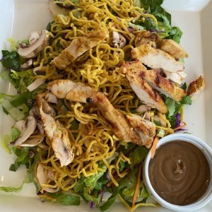 Ensalada thai de pollo