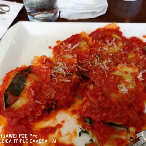 Raviolis de espinaca y ricotta en salsa pomodoro