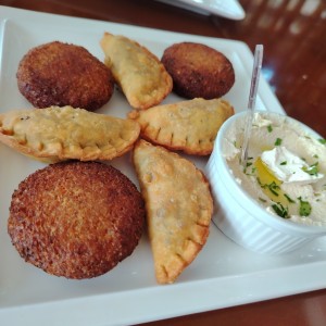 Empanadas y falafel