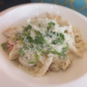 Pasta primavera en salsa blanca