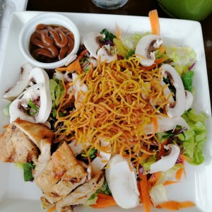 Ensalada thai pollo