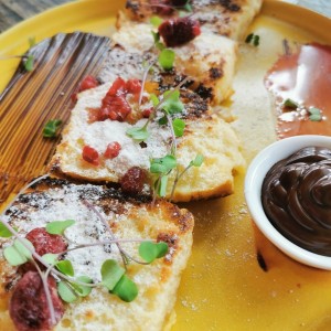 Tostada francesa con nutela y raspberry