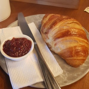 croissant con mermelada