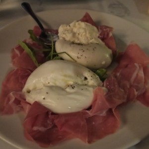 Anti Pasti - Burrata con Prosciutto