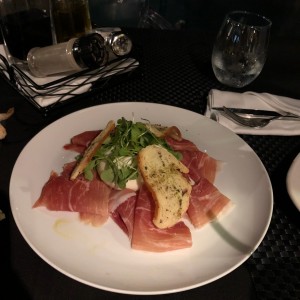 burrata y prosciutto crudo