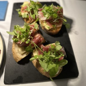 Bruschetta de Brie y Prosciutto