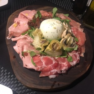 Antipasto y Burrata.