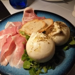 Burrata con prosciutto