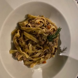 Fettucini con carne de res.