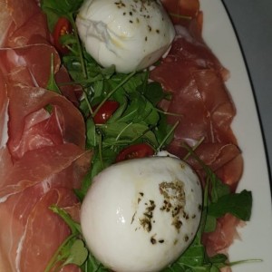 Anti Pasti - Burrata con Prosciutto