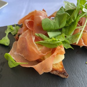 Anti Pasti - Burrata con Prosciutto