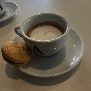 Macchiato con galletita de nutella