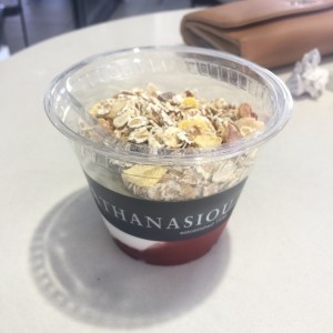 yogurt griego con granola