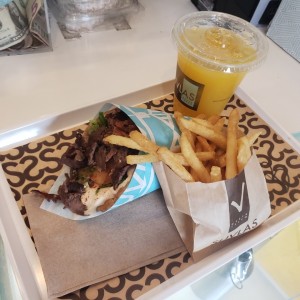 Gyro de angus, jugo de naranja