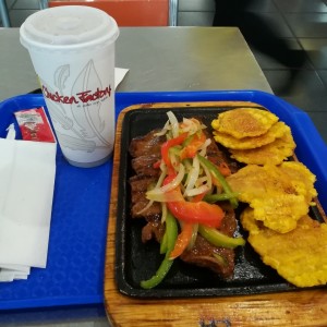 Fajita de carne con patacones