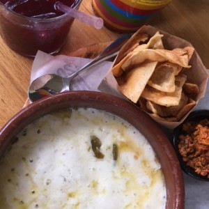 Queso fundido con chorizo