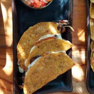 quesadillas de hongos 