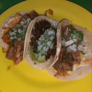 Tacos de Birria y Cochinillo