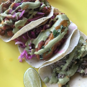 Tacos de carnita, pollo, calamar