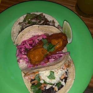 combo de tacos: pollo, corvina y carne