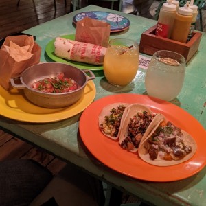 Chimichanga (burrito), Pico de Gallo (entrada), Tacos Vegetarianos (sin queso)