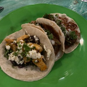 Tacos Tropicales - Pollo Pistolero