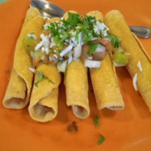 Entradas - Flautas de Pollo