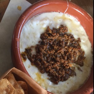 queso fundido y chorizo 