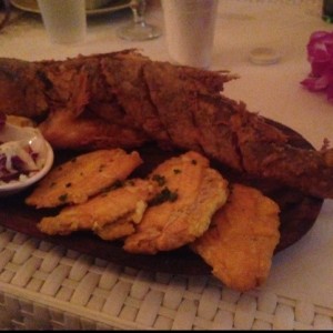 pescado frito con patacones