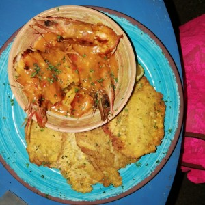 langostino con patacones