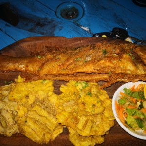 pescado frito entero 