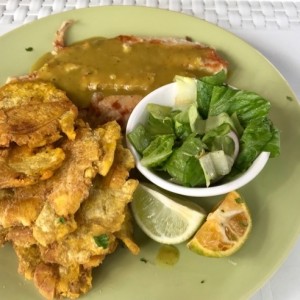 Filete de corvina en salsa se coco y curry