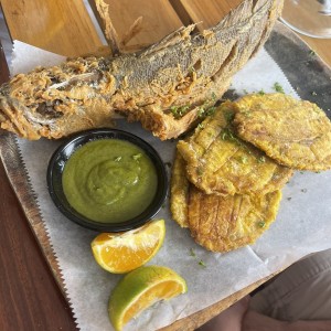 Pescado entero frito