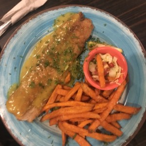 Filete de pescado en salsa de curry y coco 