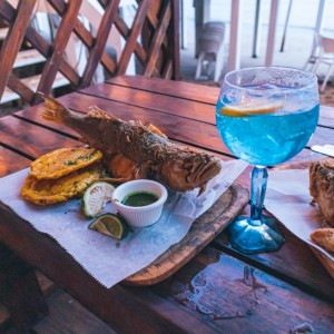 pescado frito con patacones 