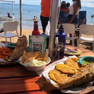 Pescado entero frito con Camote o Patacones 