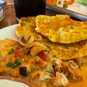 Filete de pescado en salsa de mariscos 