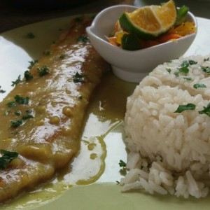 Filete de pescado con curry y coco