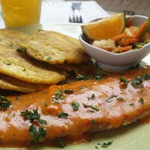 Filete de pescado con patacones