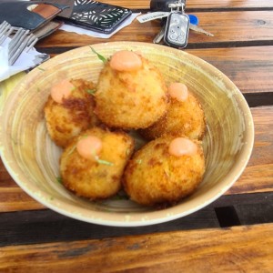 CROQUETAS DE PLATANO Y QUESO FETA