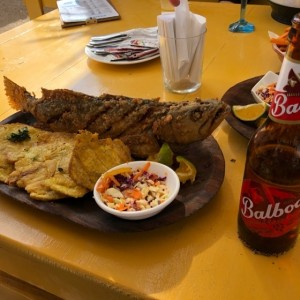 pescado frito con patacon.