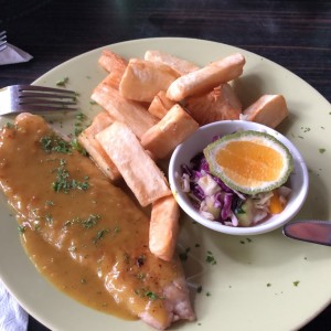 filete de pescado en salsa de curry y coco