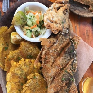 Pescado Frito con patacones