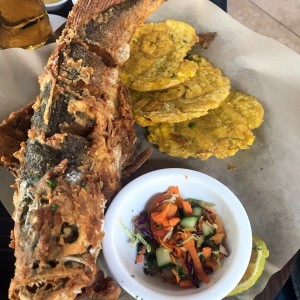 Pescado frito entero